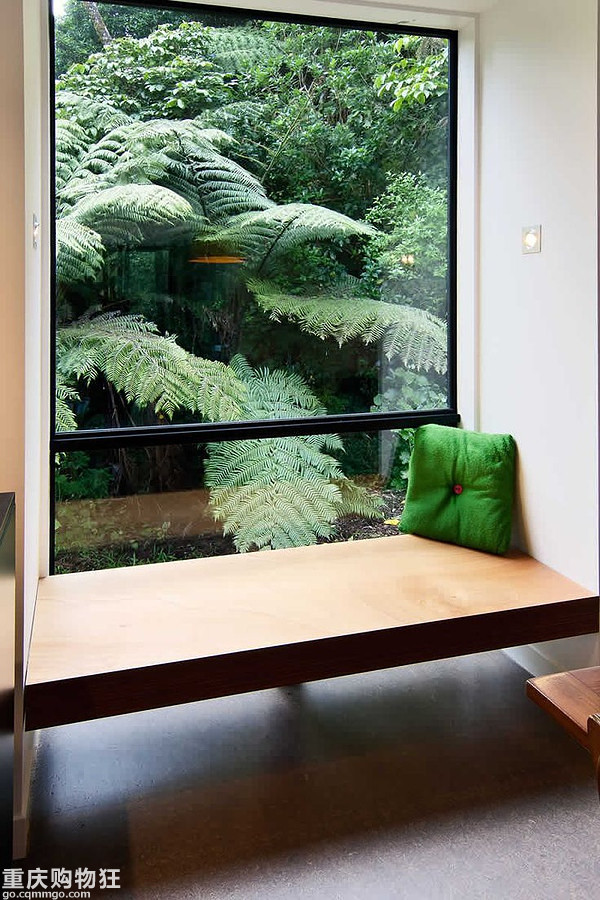 別怕，這類顏色的木板鋪滿墻一點(diǎn)也不壓抑、老土