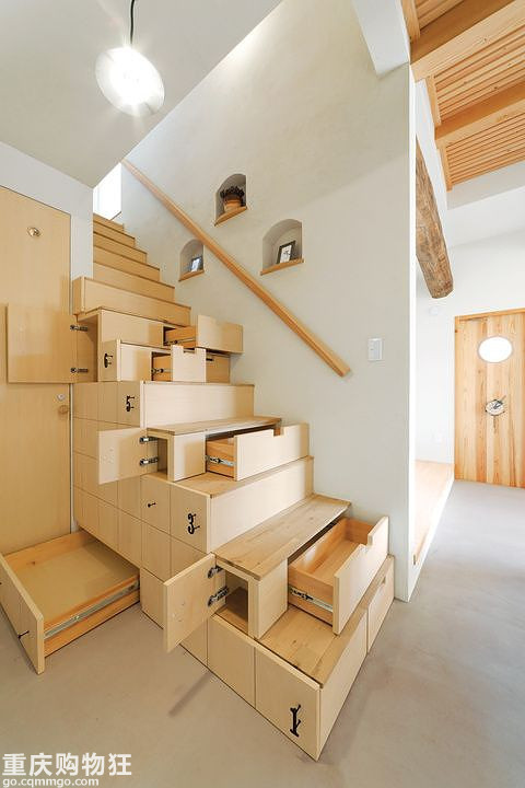 別怕，這類顏色的木板鋪滿墻一點(diǎn)也不壓抑、老土