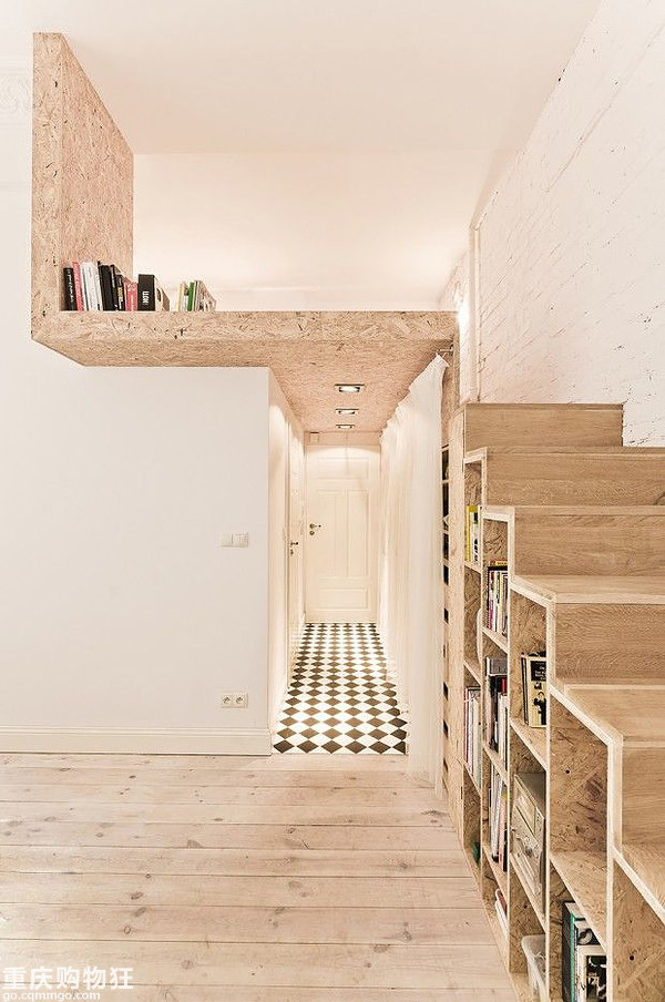 別怕，這類顏色的木板鋪滿墻一點(diǎn)也不壓抑、老土