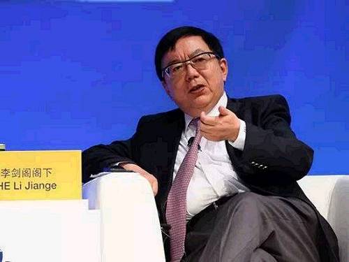 ｜點(diǎn)評(píng)｜ 沒有合并應(yīng)該是比較靠譜的信息，但改革實(shí)際就是要整合，就是形成更容易協(xié)調(diào)行動(dòng)的金融監(jiān)管體制，而不能是各自為政，甚至互相拆臺(tái)。一行三會(huì)的關(guān)聯(lián)度高，牽一發(fā)動(dòng)全身，所以非常有必要加強(qiáng)聯(lián)動(dòng)性。