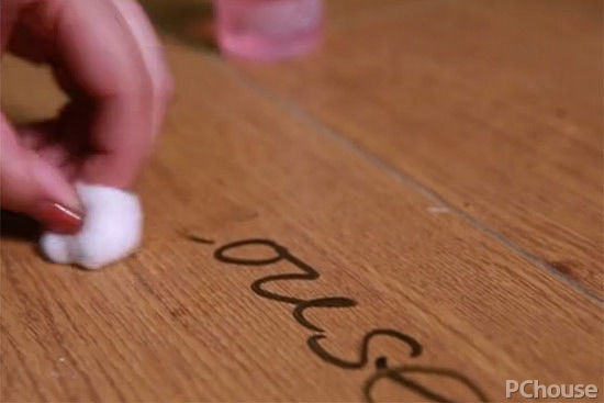 家居1分鐘:讓木地板恢復(fù)光彩 家居1分鐘:讓木地板恢復(fù)光彩