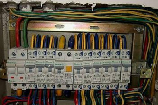 避免用電隱患 支招家居電工驗收技巧 避免用電隱患 支招家居電工驗收技巧